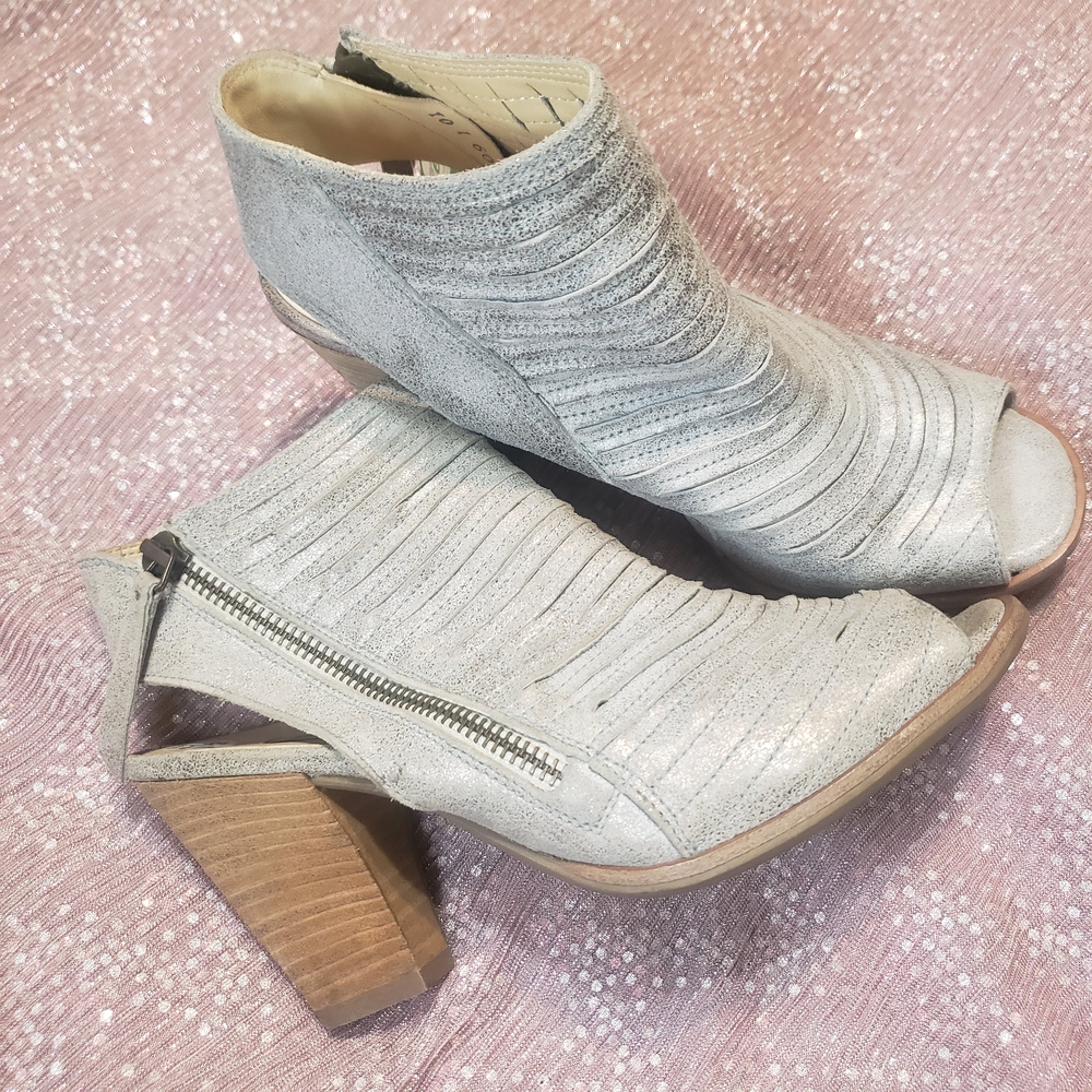 Paul Green Women's Size 6½ Silver Heeled Boots Open Toe
